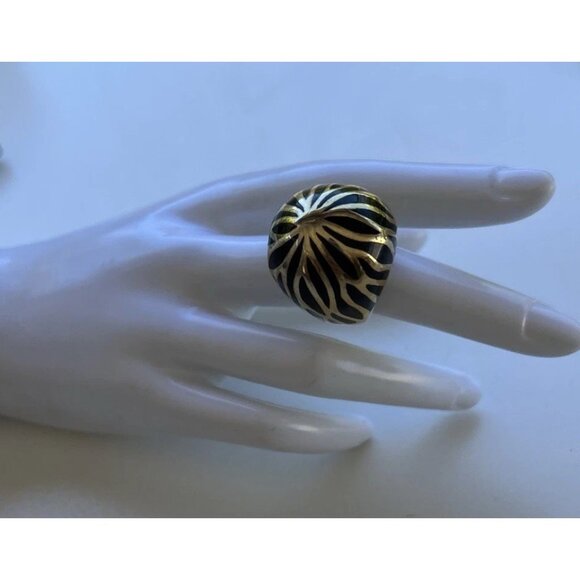 Vintage Enamel Zebra Round Ring Gold Black Women’s Size 6.5” Statement Ring - Picture 7 of 11